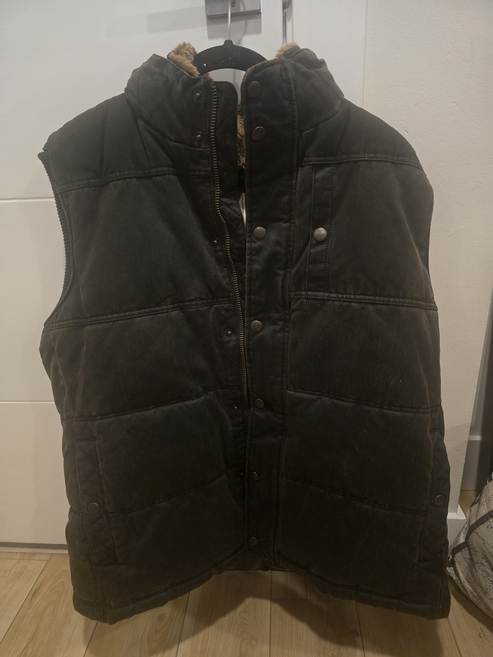 Fat Face Men's Quilted Puffer Vest in Dark Brown